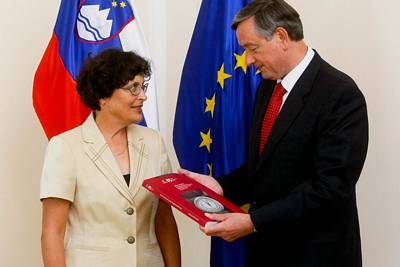 Predsednik republike dr. Danilo Türk je sprejel varuhinjo človekovih pravic dr. Zdenko Čebašek Travnik, ki mu je predala Letno poročilo Varuha človekovih pravic Republike Slovenije za leto 2010 (foto: Stanko Gruden/STA)